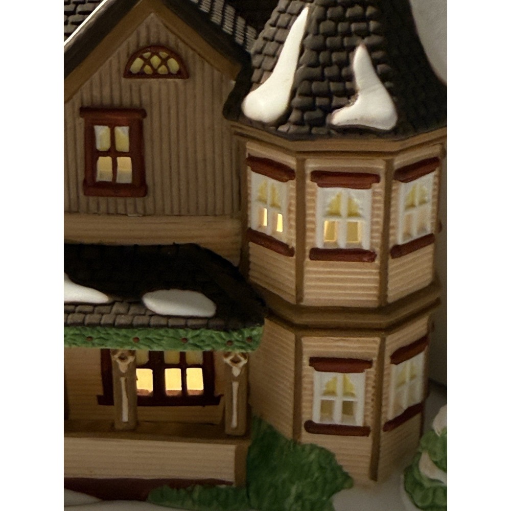 Dept 56 Thomas T Julian House New England Village 5657-0 w Box Lights Up - Picture 4 of 14